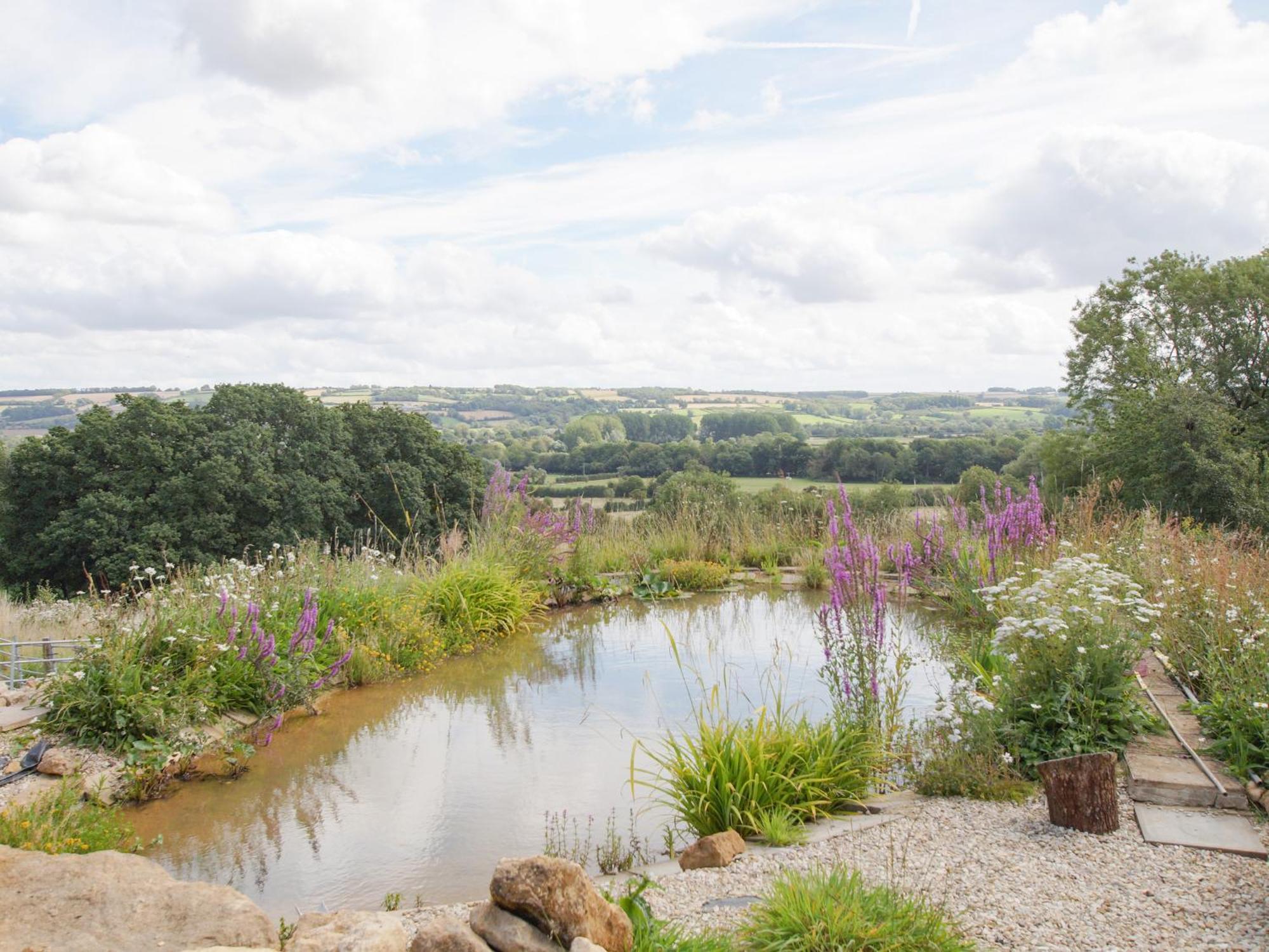 Beautiful Cotswold View Apartment Bourton-on-the-Water Exterior photo