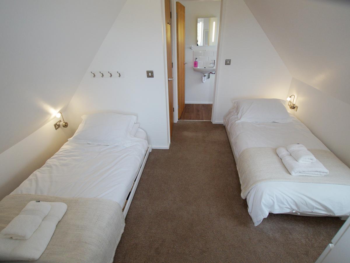 Beautiful Cotswold View Apartment Bourton-on-the-Water Exterior photo