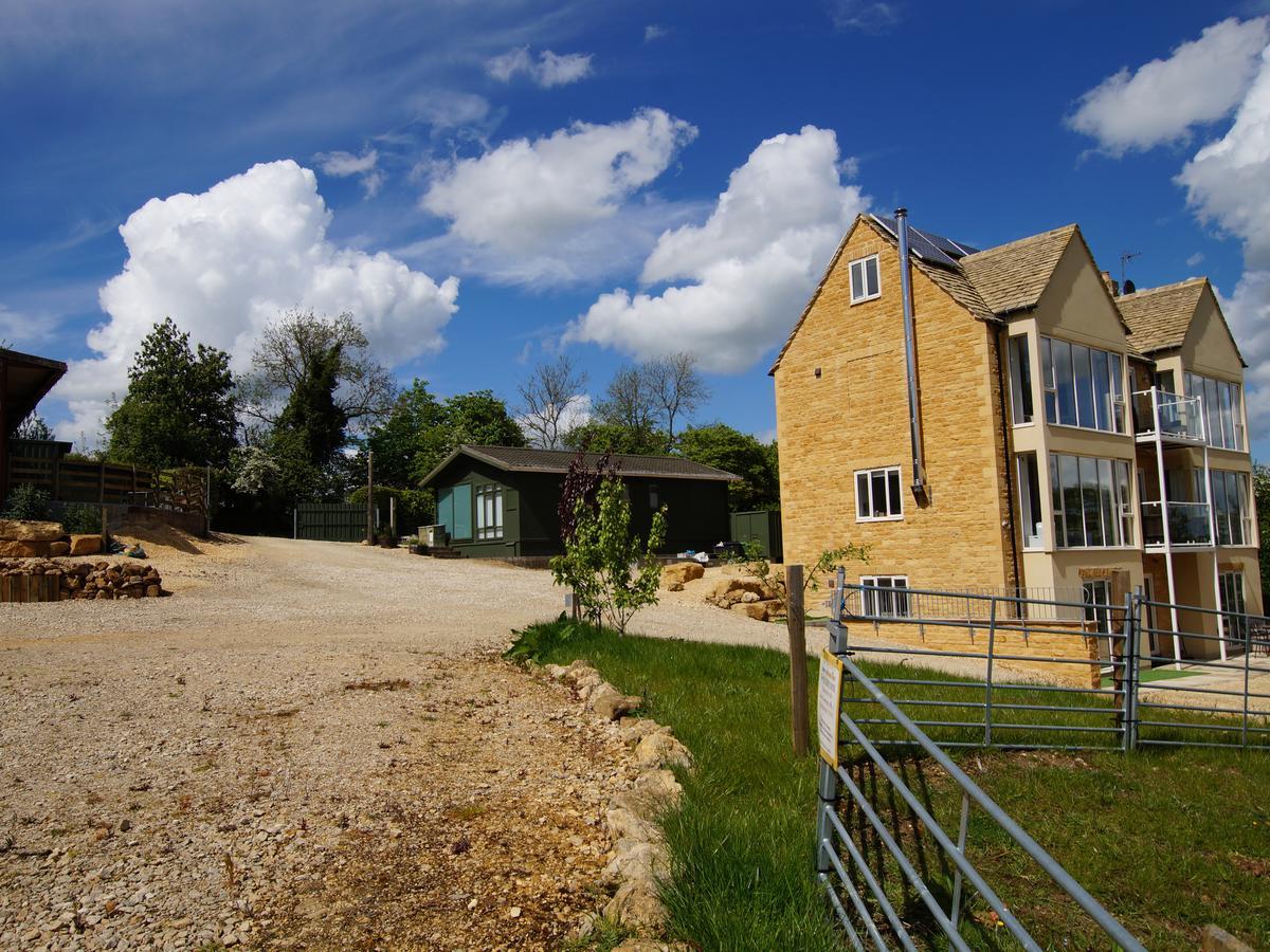 Beautiful Cotswold View Apartment Bourton-on-the-Water Exterior photo